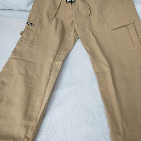 Mens beige cargo pants - Picture 3 of 8